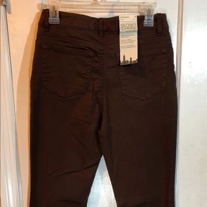 ✨Jones New York Slimming Jeans in Brown